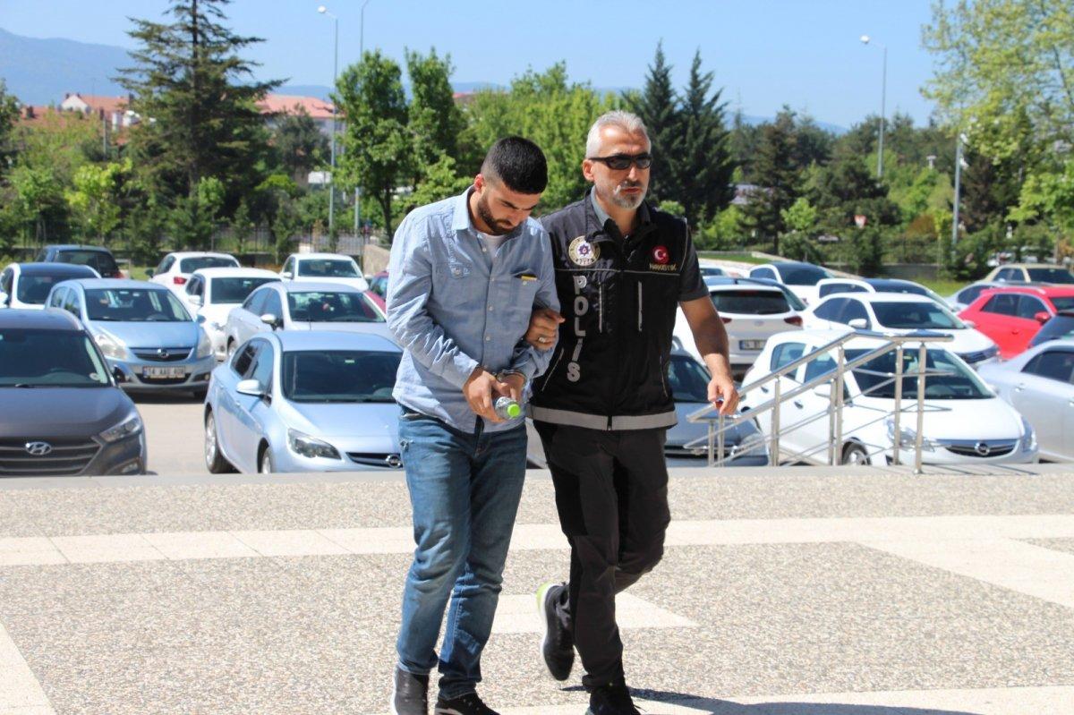 Bolu'da 2 kişi, 895 adet uyuşturucuyla yakalandı