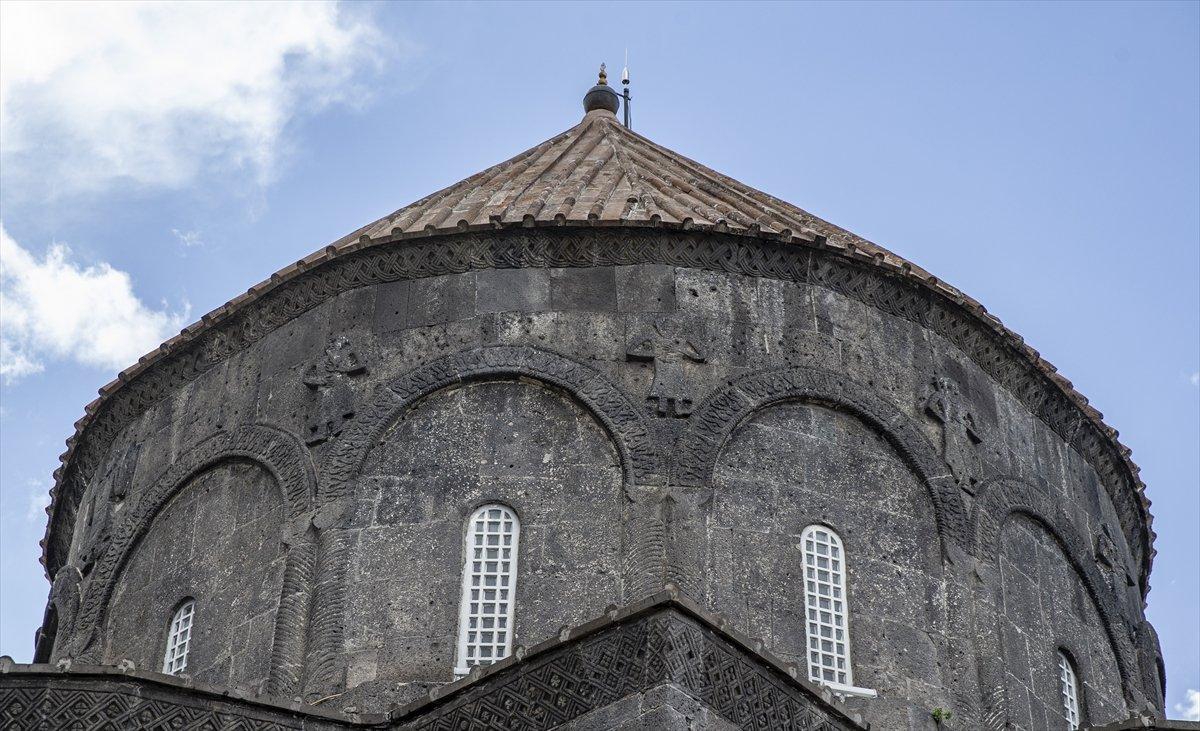 Tarihi Kümbet Camii, ihtişamıyla göz kamaştırıyor