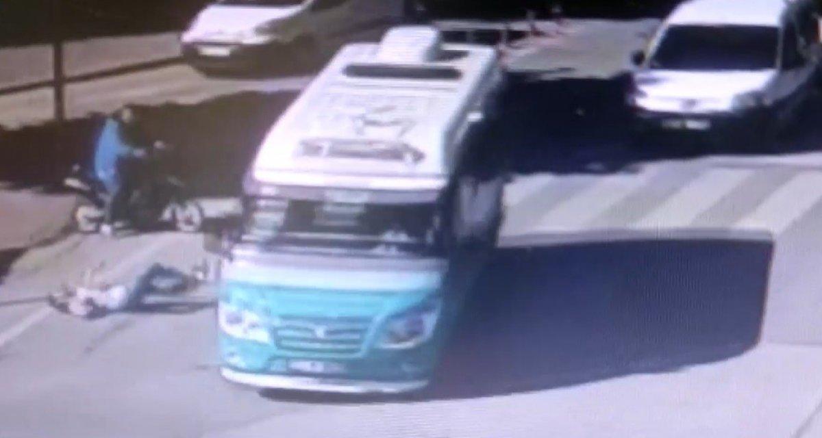 Konya'da trafik ışığına uymayan minibüsçü, yayaya çarptı