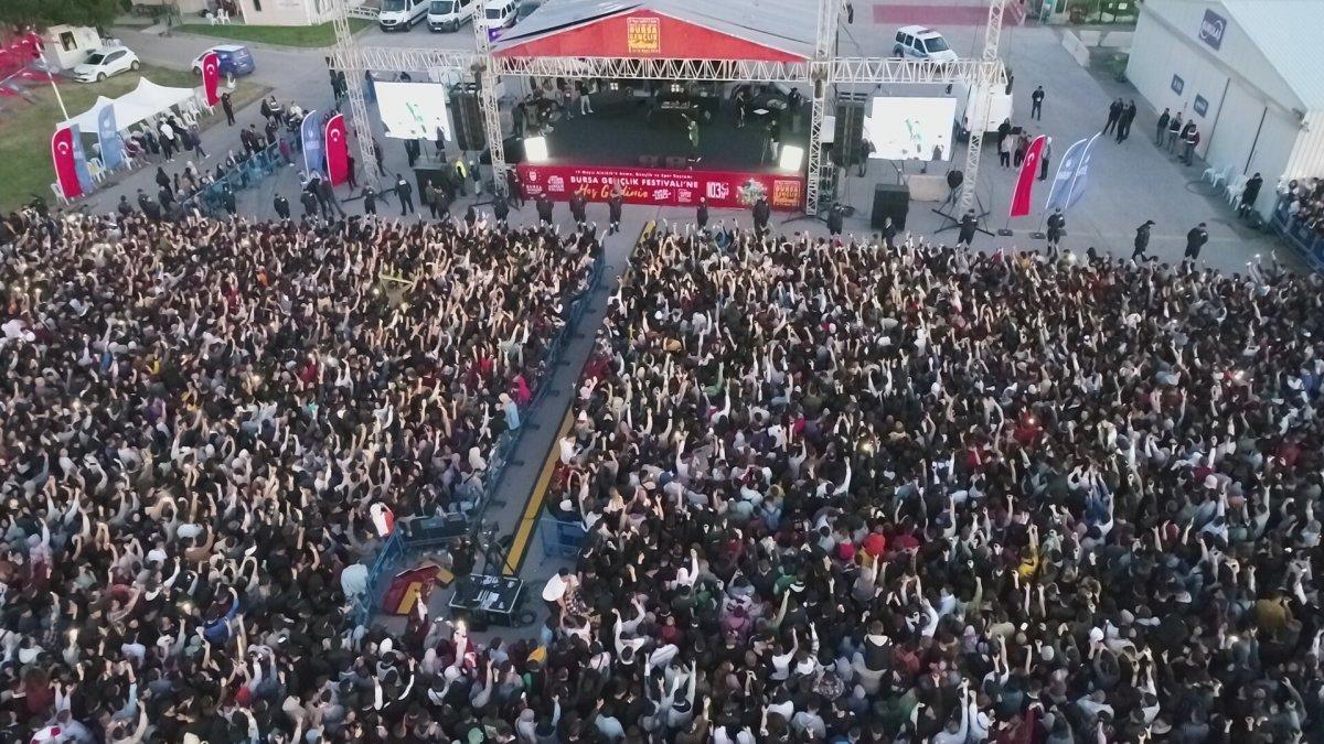 Bursalı gençlerin 19 Mayıs kutlamaları