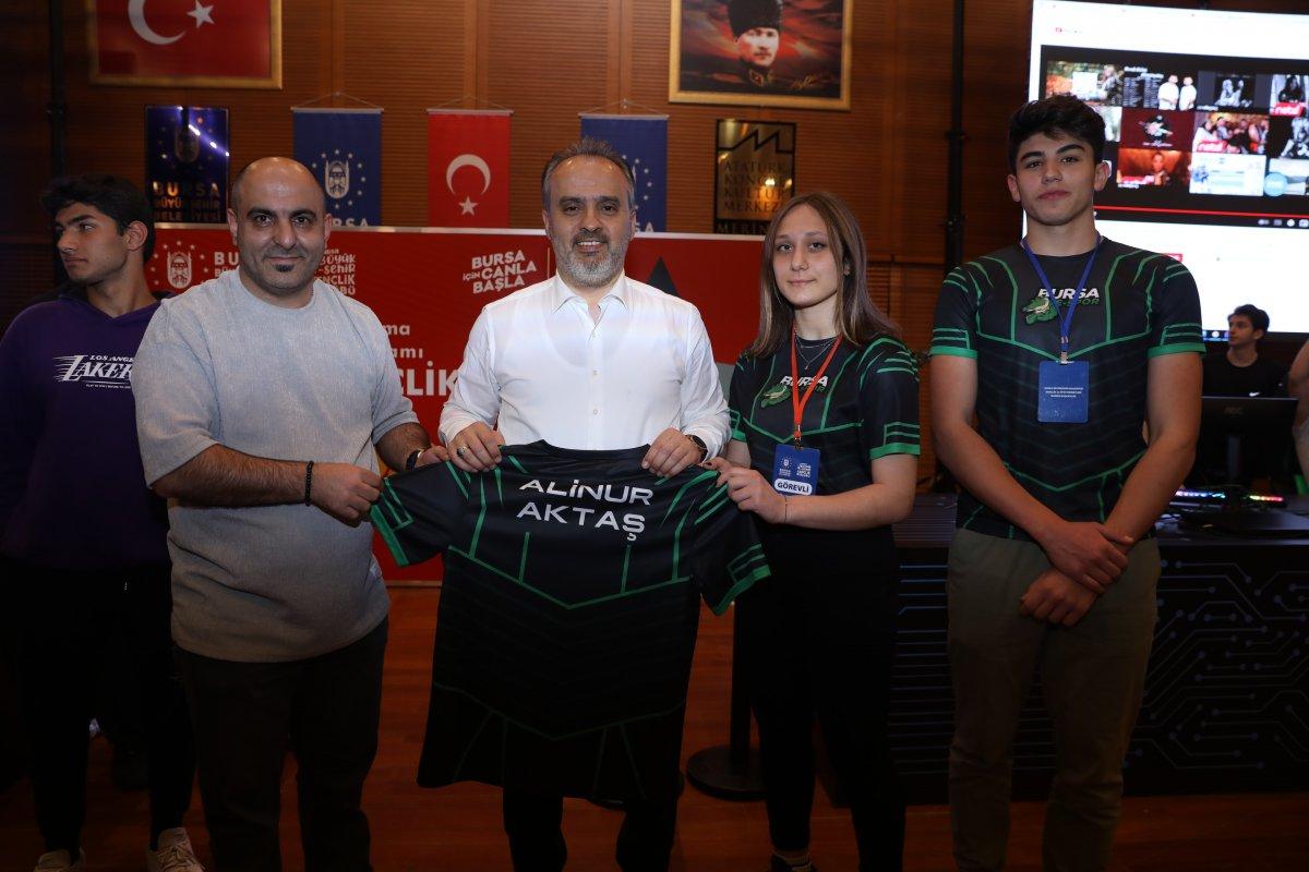 Bursalı gençlerin 19 Mayıs kutlamaları