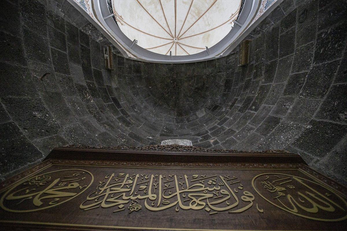 Tarihi Kümbet Camii, ihtişamıyla göz kamaştırıyor