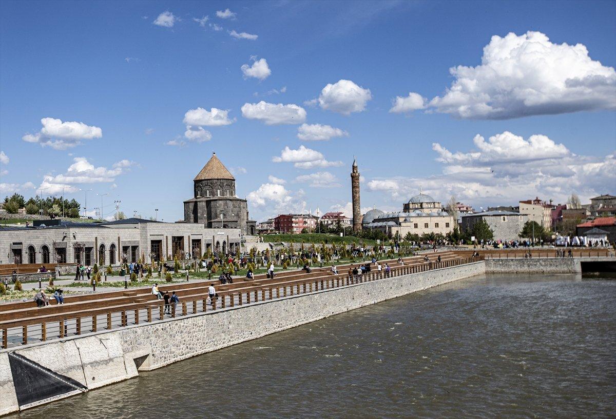 Tarihi Kümbet Camii, ihtişamıyla göz kamaştırıyor