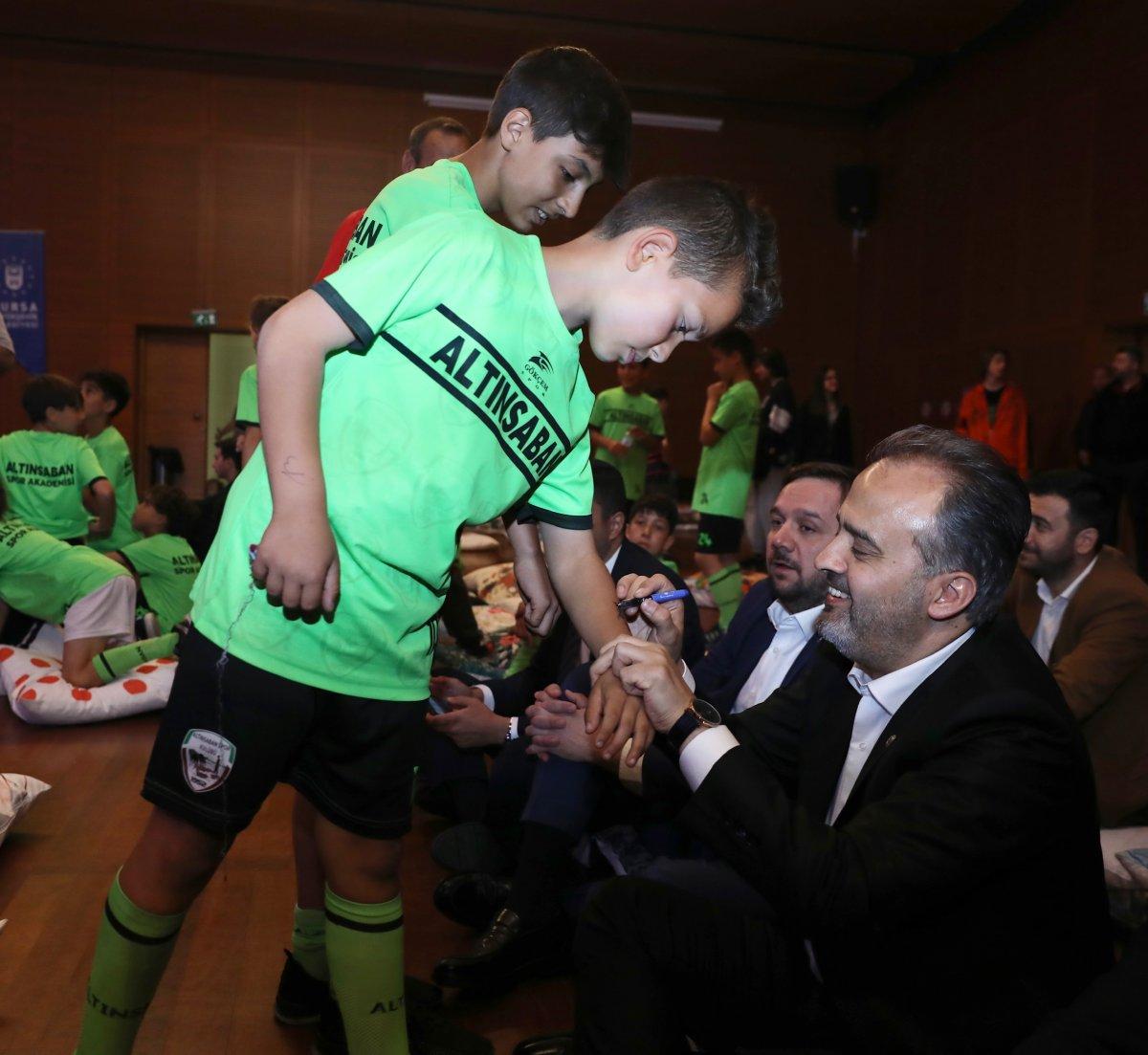 Bursalı gençlerin 19 Mayıs kutlamaları