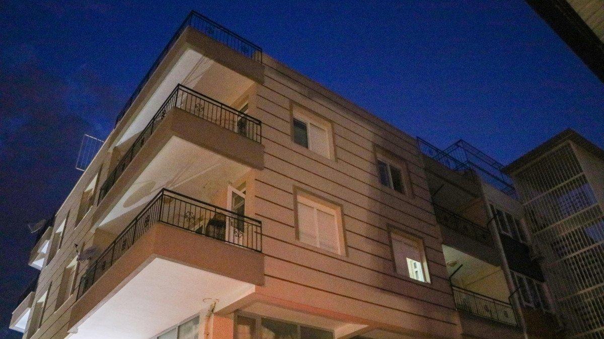 Antalya'da eline tebligat ulaşmayan kadın eşyalarıyla birlikte sokakta kaldı