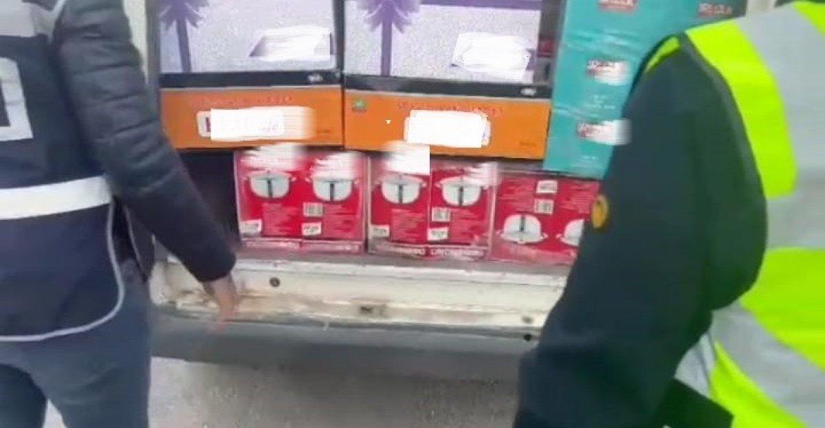 Afyonkarahisar'da 645 bin adet doldurulmuş makaron yakalandı