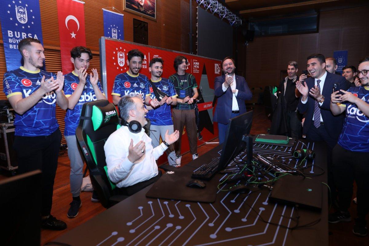 Bursalı gençlerin 19 Mayıs kutlamaları