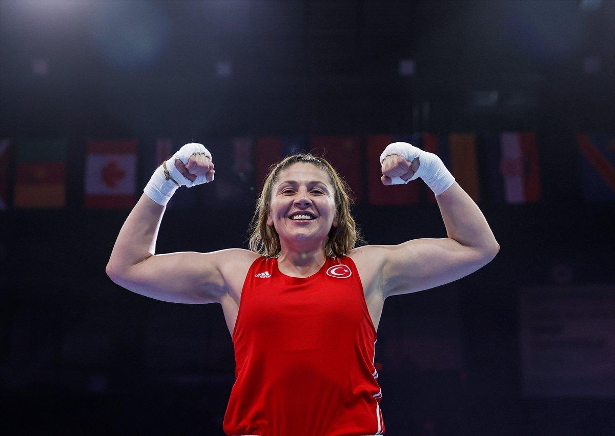 Kadın milli boksörlerimiz şampiyonada tarih yazdı