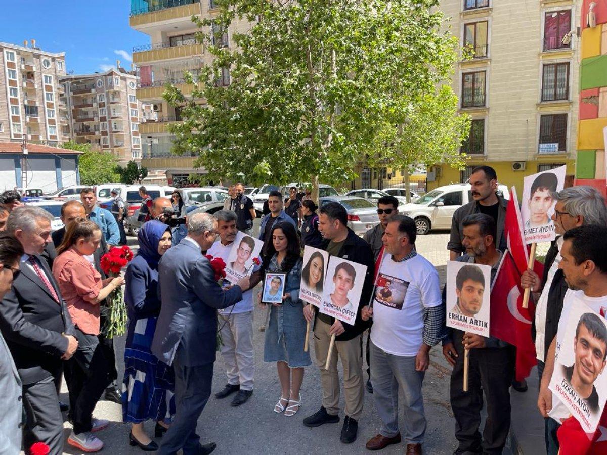 Diyarbakır'ın yeni valisi Ali İhsan Su, nöbetteki ailelerle görüştü