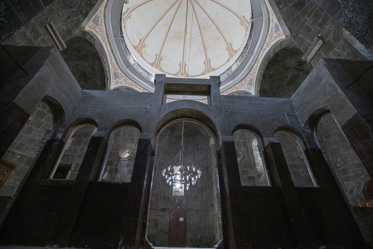 Tarihi Kümbet Camii, ihtişamıyla göz kamaştırıyor