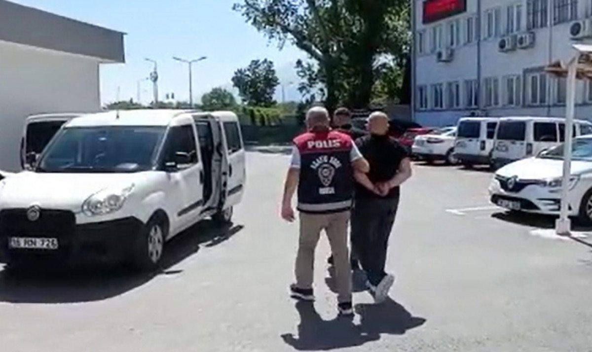 Bursa'da cep telefonu satanları dolandıran şahsa gözaltı