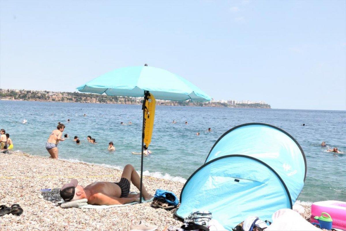 Antalya'nın bir yanı yazı bir yanı kışı yaşıyor