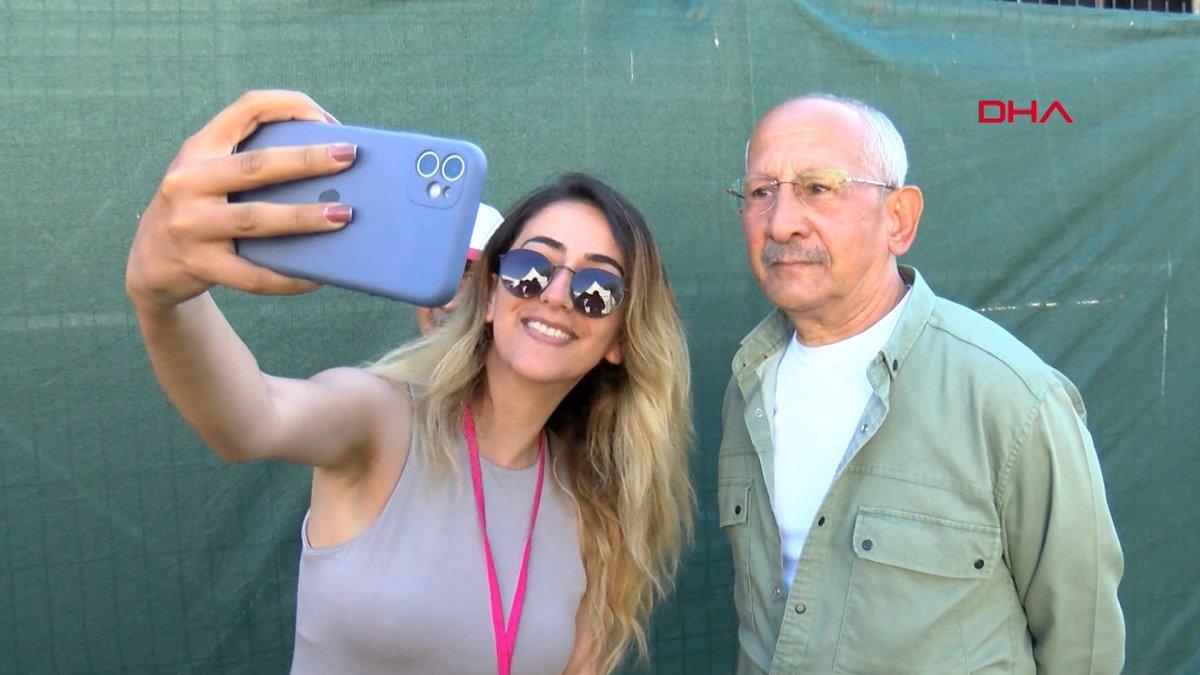 CHP'liler Kılıçdaroğlu benzeri ile fotoğraf çektirmek için yarıştı