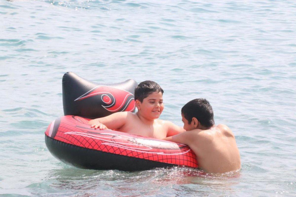 Antalya'nın bir yanı yazı bir yanı kışı yaşıyor