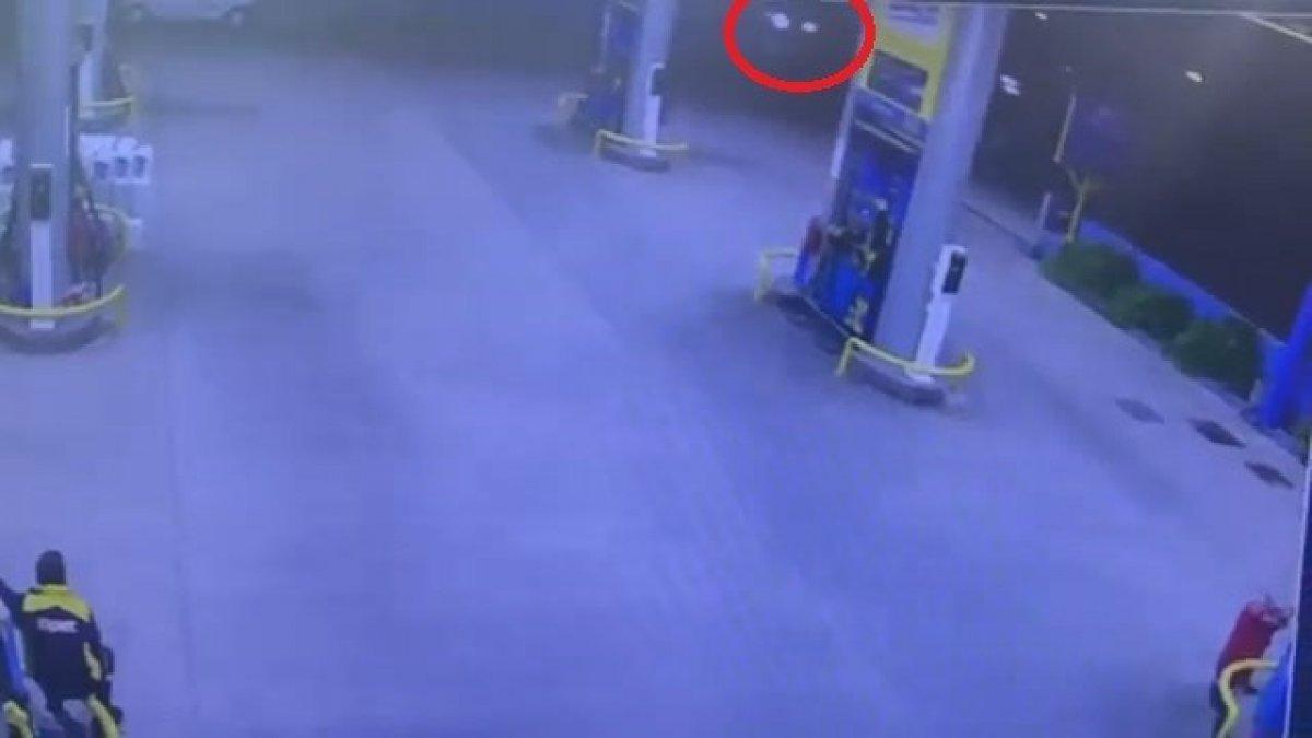 Bursa'da kazadan kaçan sürücü benzinliğe girdi