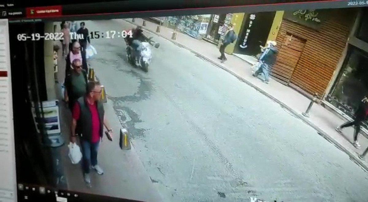 Şişli'de moto kuryenin yayaya çarptığı kaza