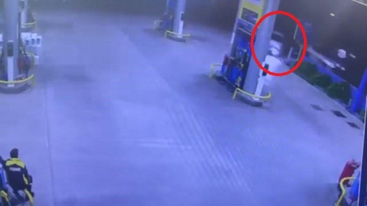 Bursa'da kazadan kaçan sürücü benzinliğe girdi