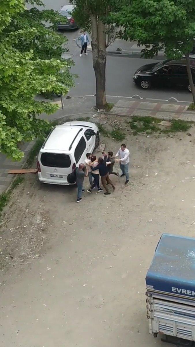 Bağcılar'da kadını döven adama engel olmak isteyen esnafa ateş açıldı