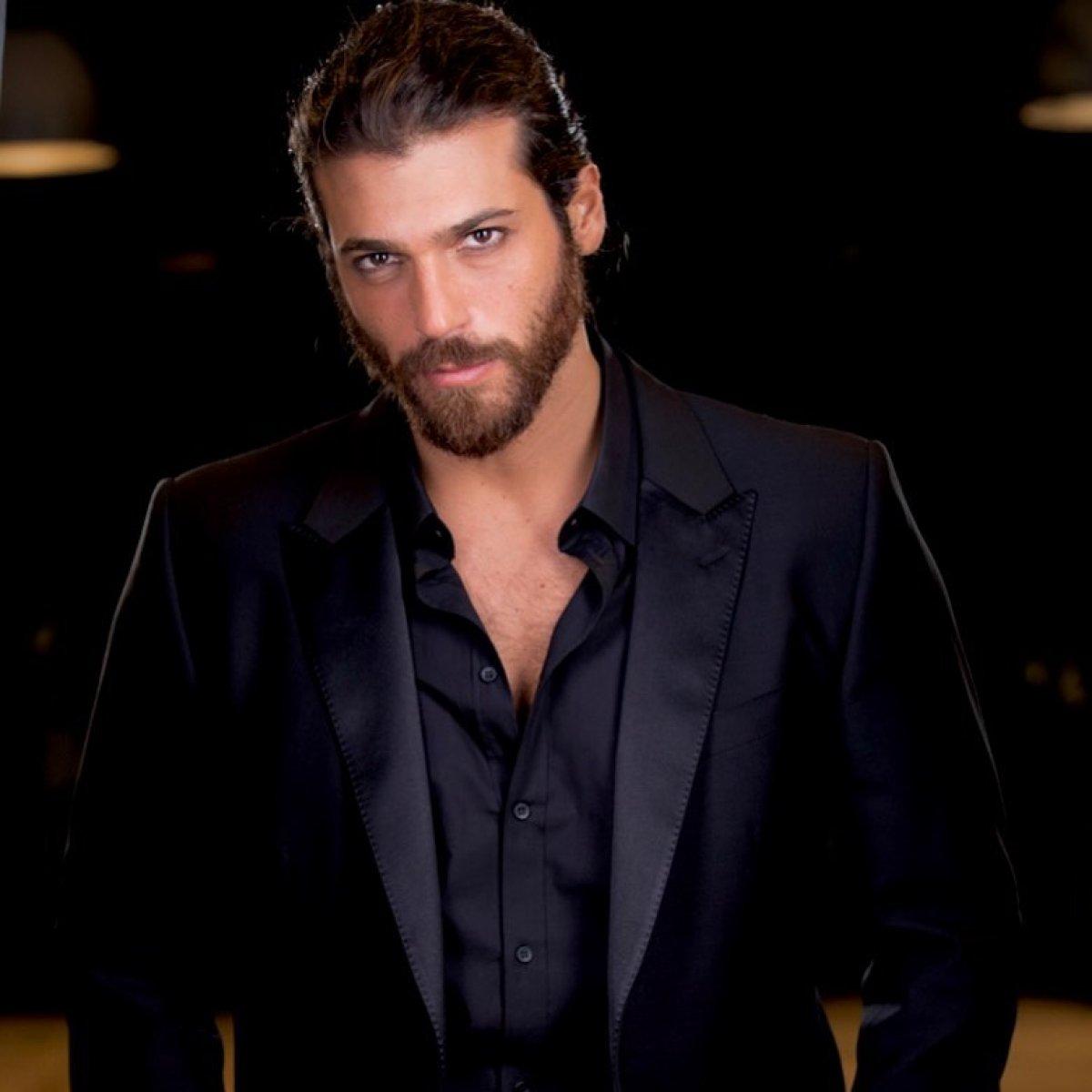 Can Yaman’ın hayranları ile başı dertte