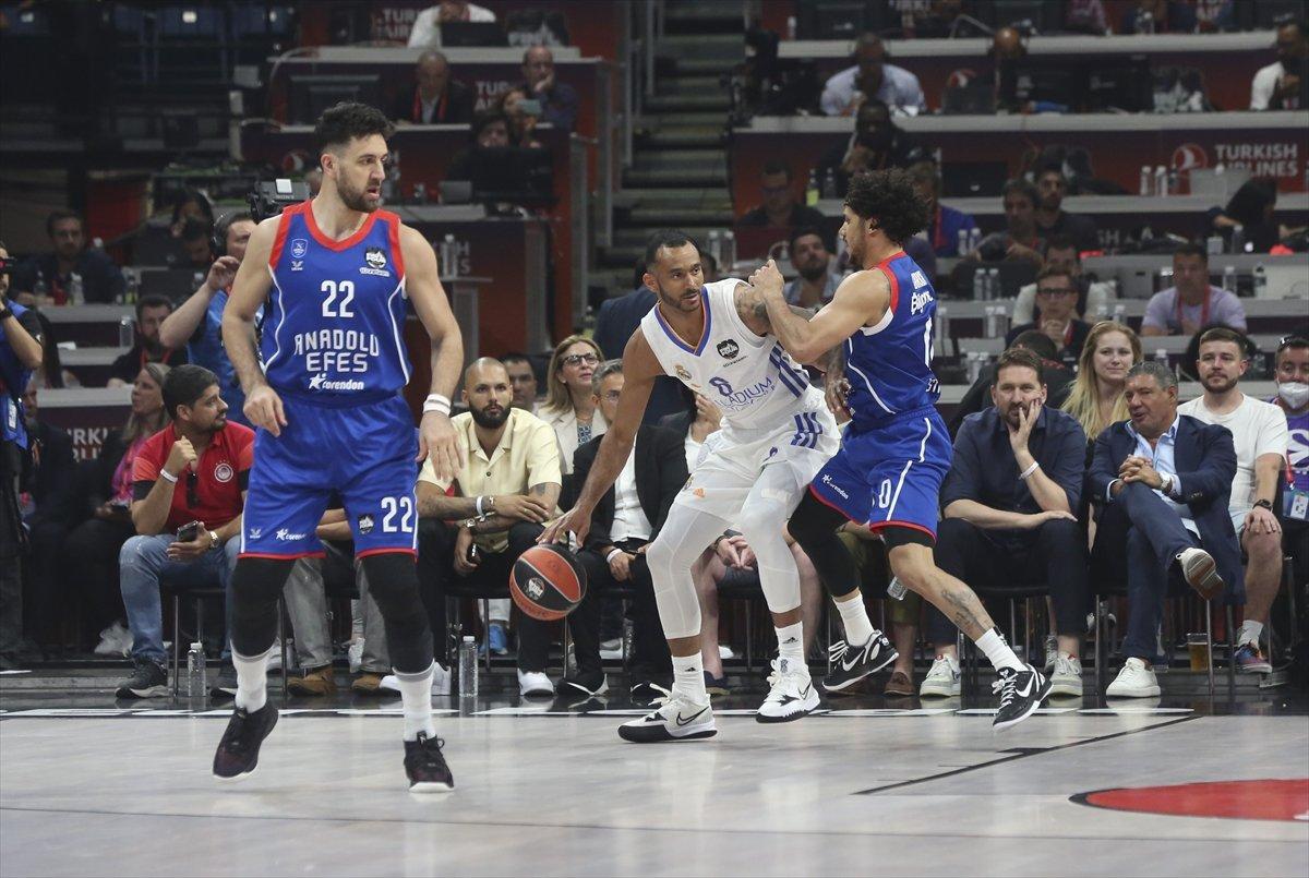 Anadolu Efes Euroleague’de şampiyon oldu