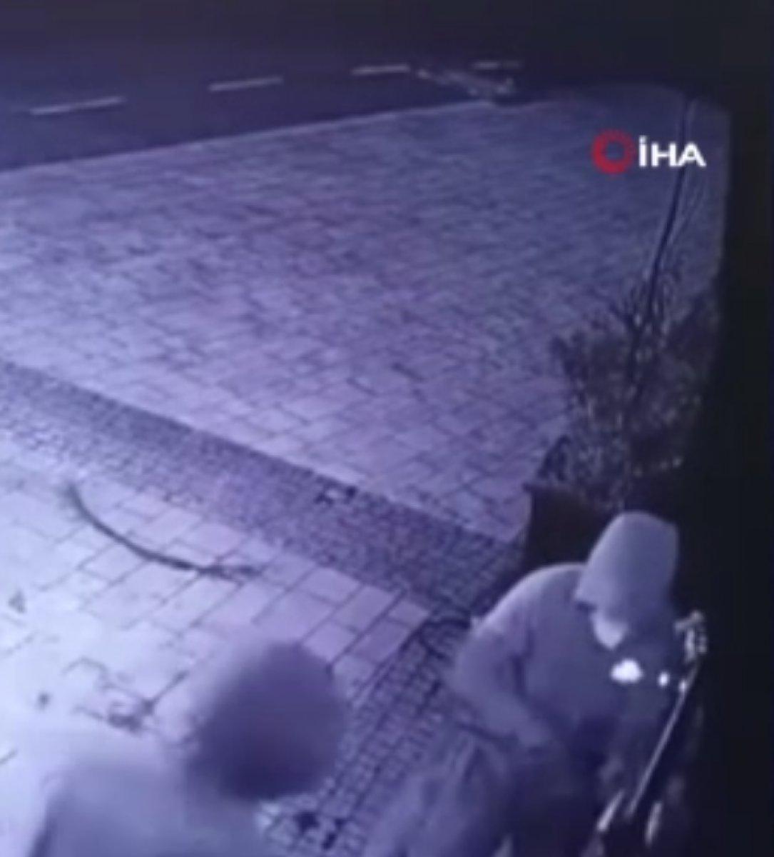 Bağcılar'da kameraya yakalanan hırsız tutuklandı