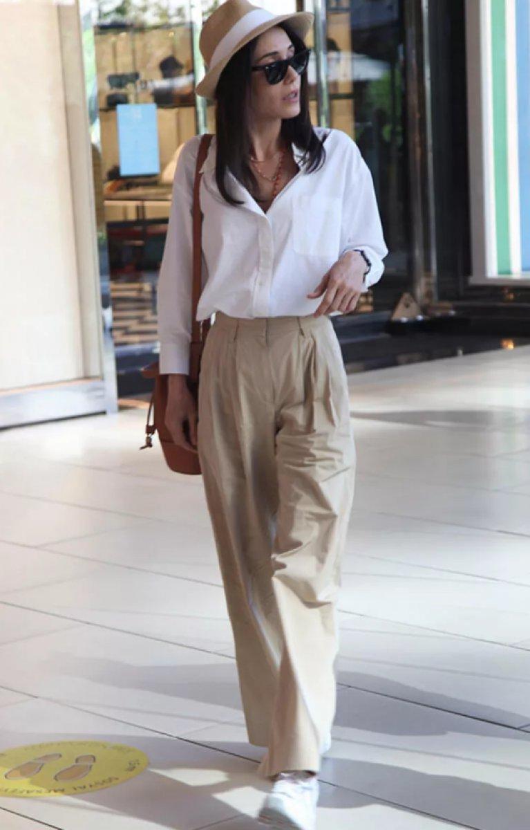 Cansu Dere: Tatildeyim