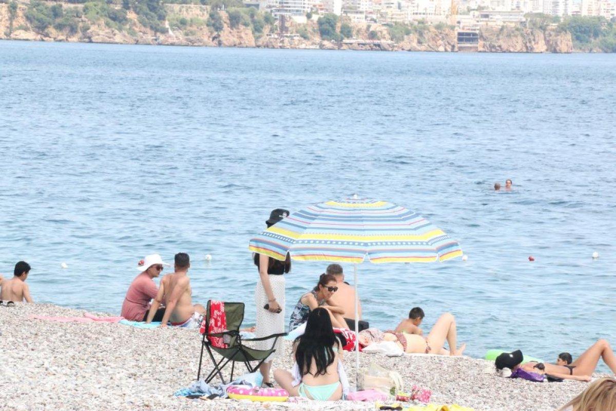 Antalya'nın bir yanı yazı bir yanı kışı yaşıyor