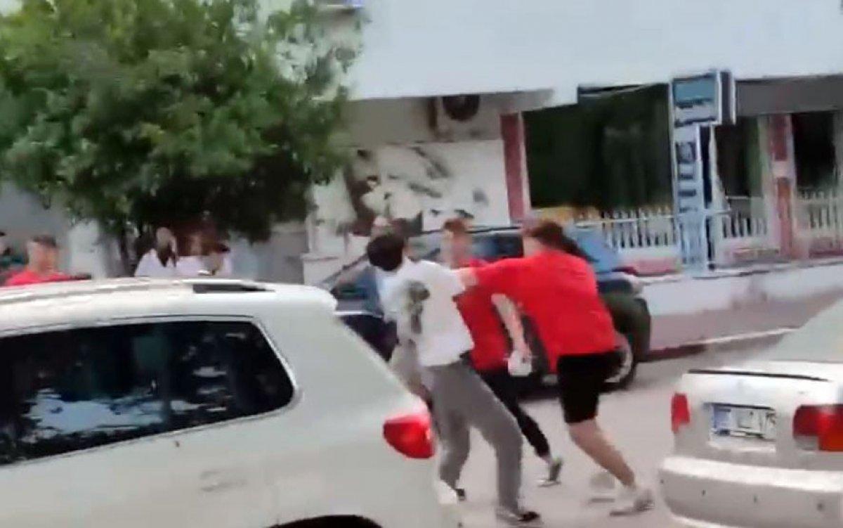 Antalya'da iki grup gencin tekmeli yumruklu kavgası