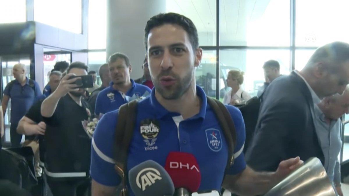 Şampiyon Anadolu Efes, Türkiye'ye döndü