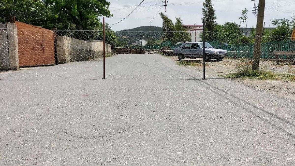 Osmaniye'de kendisine miras kaldığını söyleyip yolu kapattı