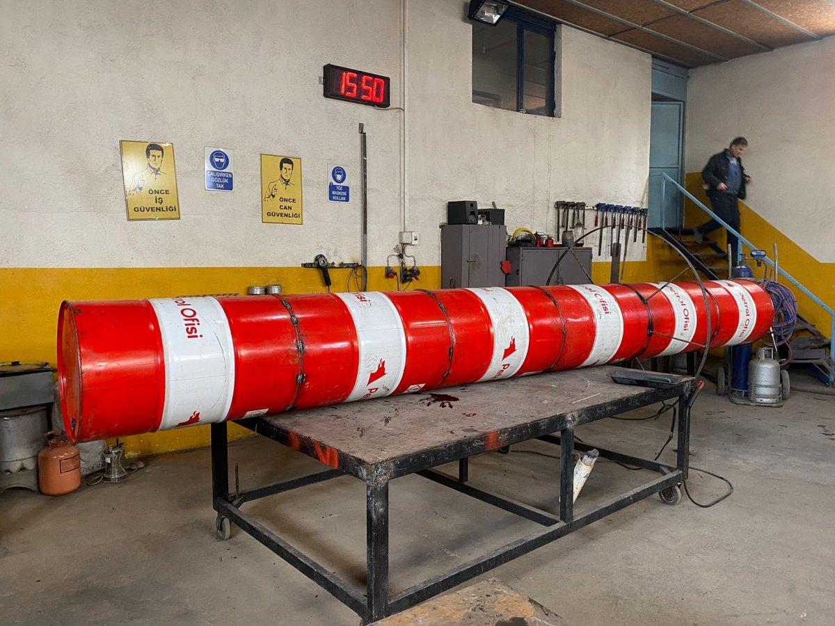 Karabük'teki caminin minaresi atık varillerden yapıldı