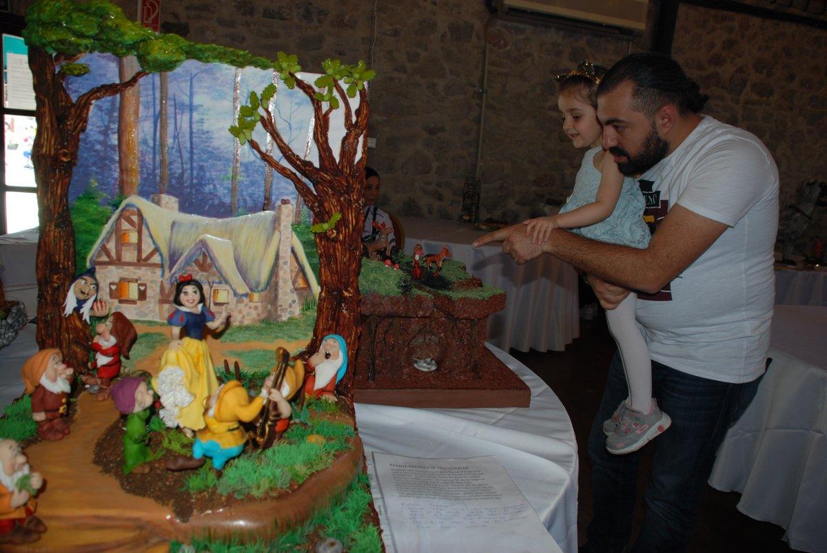 İzmir'de pastadan Atatürk heykeli