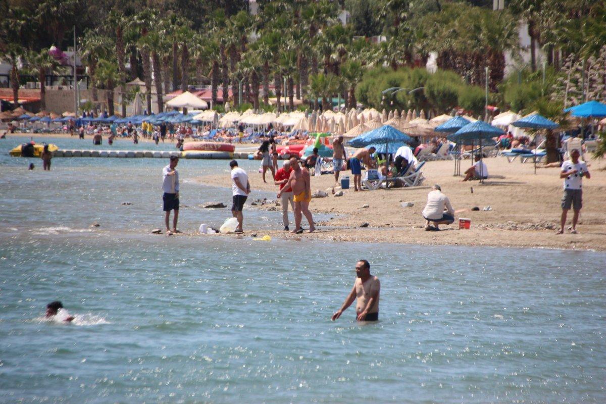 Muğla'da hava ısınınca plajlar doldu