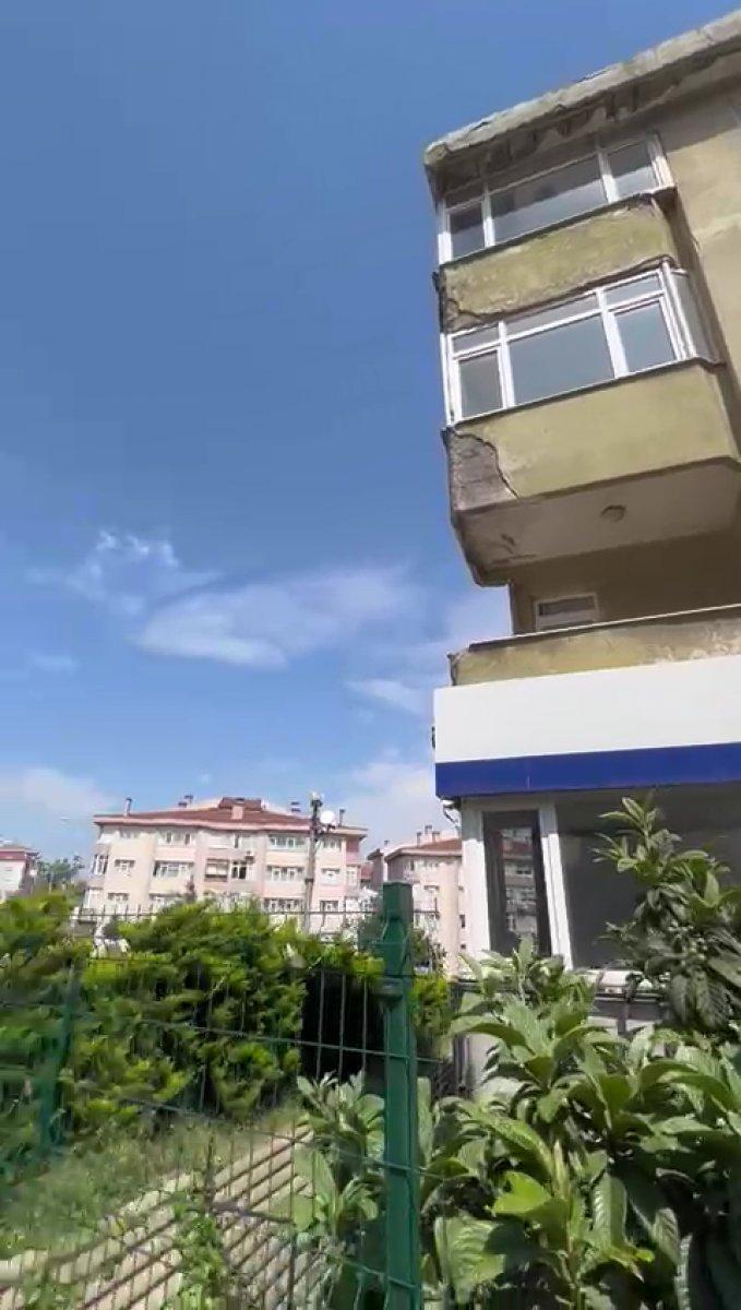 Üsküdar'da tehlike saçan bina