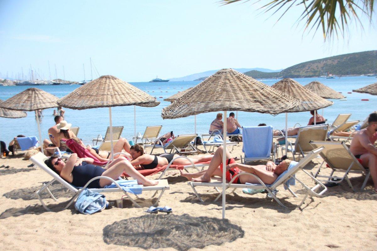Muğla'da hava ısınınca plajlar doldu