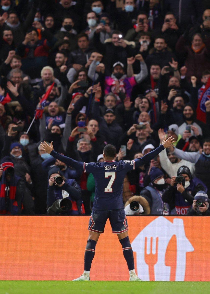 Mbappe PSG’de kaldı