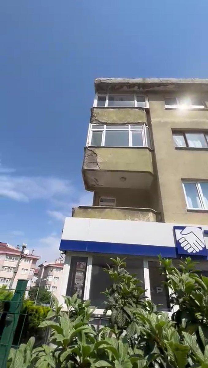 Üsküdar'da tehlike saçan bina