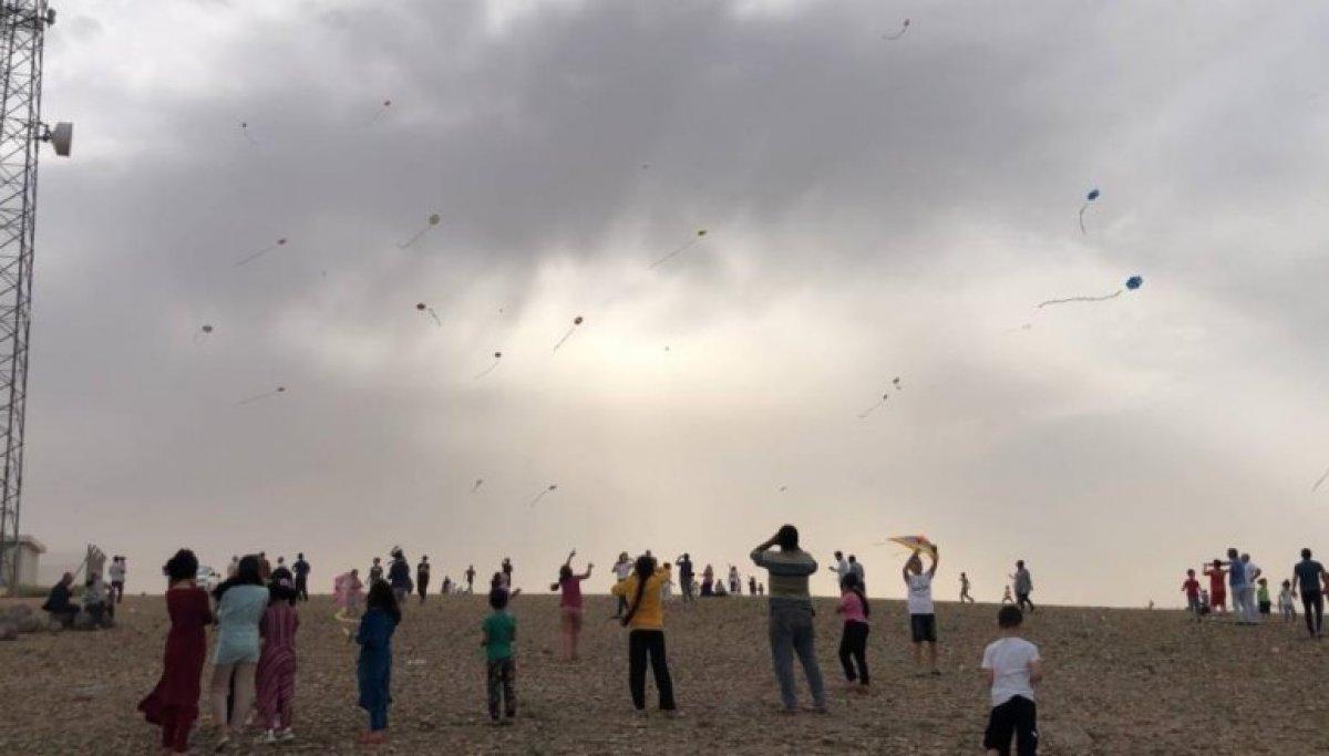 Şanlıurfa Suriye sınırında uçurtma uçuruldu