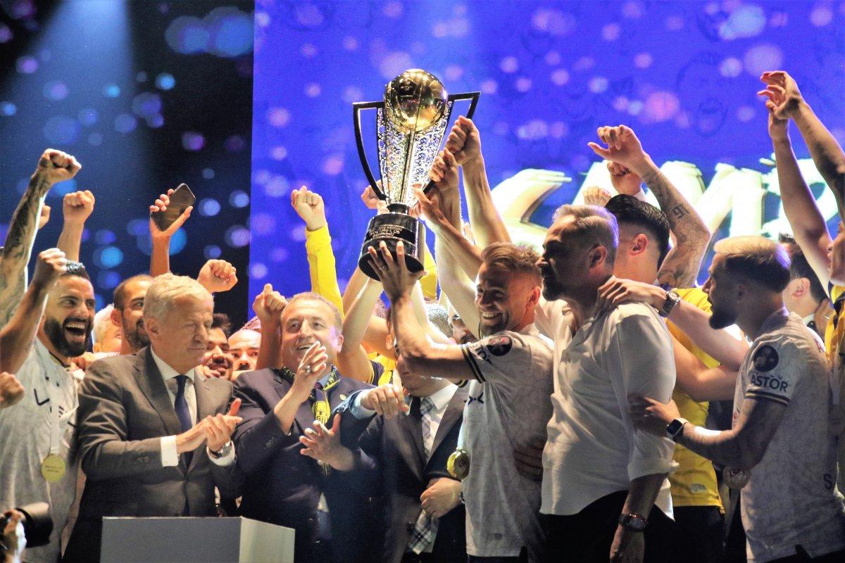 Ankaragücü şampiyonluk kupasını kaldırdı