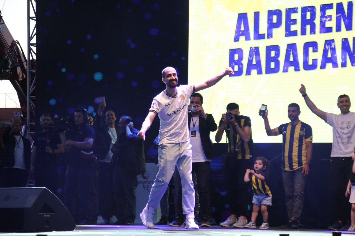 Ankaragücü şampiyonluk kupasını kaldırdı