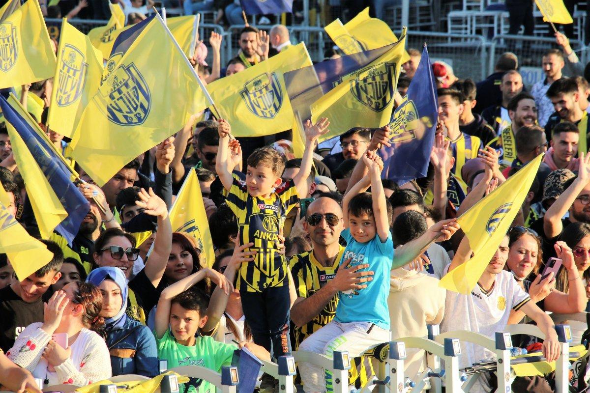 Ankaragücü şampiyonluk kupasını kaldırdı