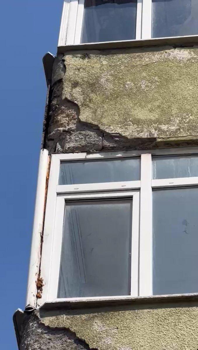 Üsküdar'da tehlike saçan bina
