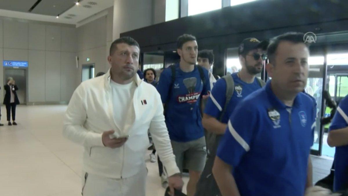 Şampiyon Anadolu Efes, Türkiye'ye döndü