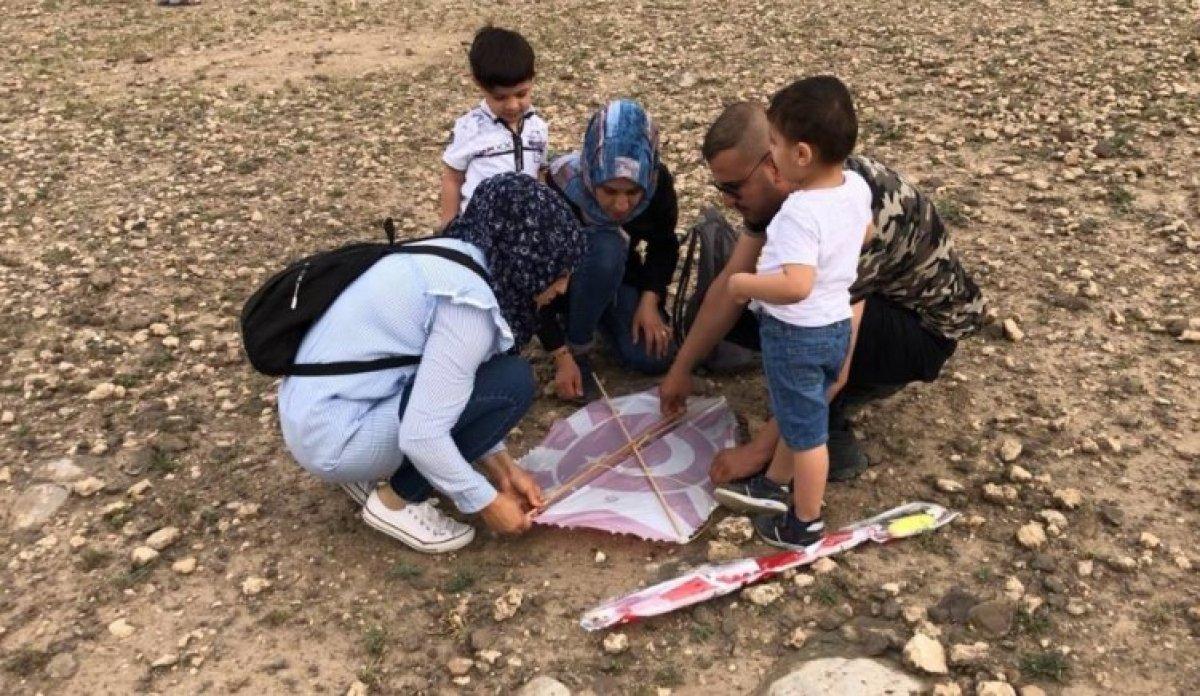 Şanlıurfa Suriye sınırında uçurtma uçuruldu