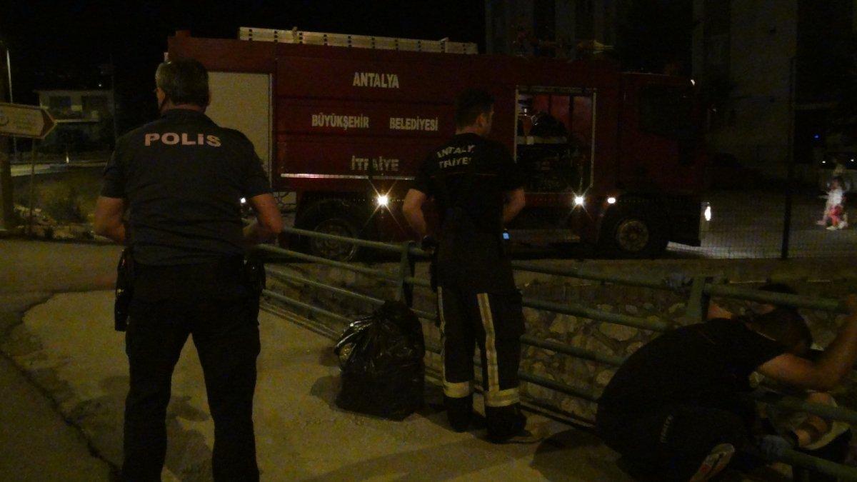 Antalya'daki şüpheli siyah poşet mahalleliyi sokağa döktü