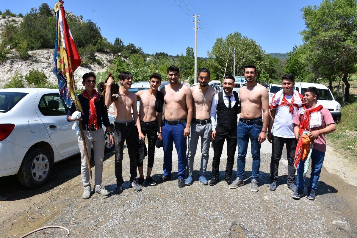 Manisa'da sağdıçlardan damada görülmemiş şaka