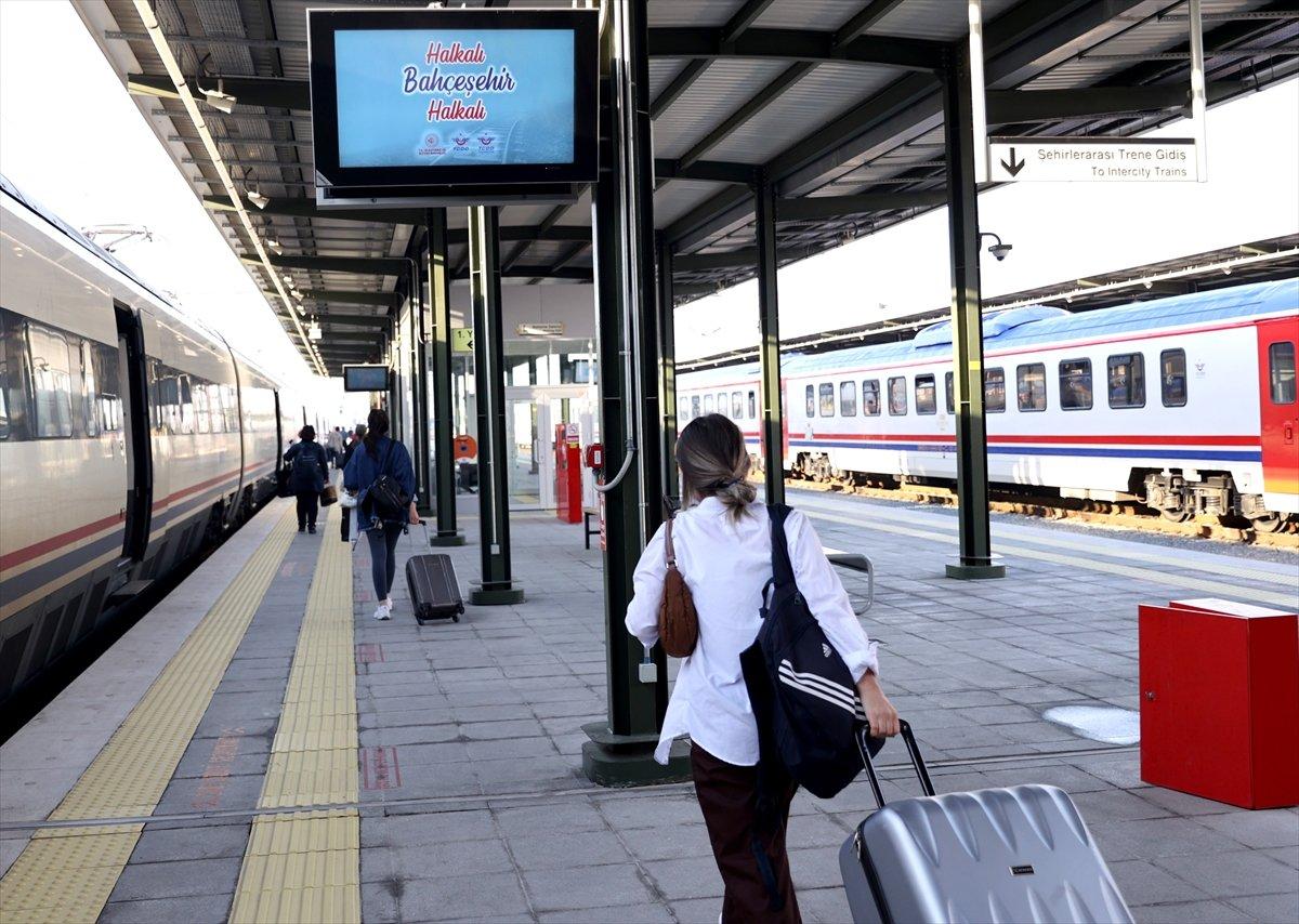 Halkalı-Bahçeşehir arası banliyö seferleri başladı