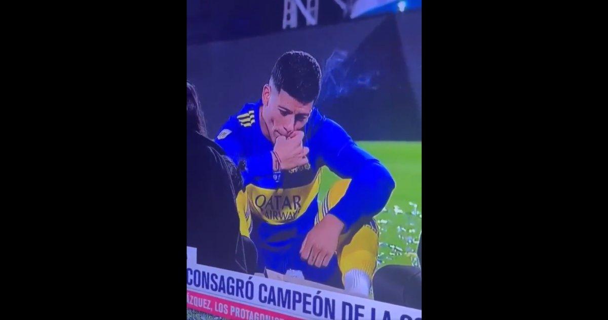 Marcos Rojo şampiyonluk kutlamasında sigara içti