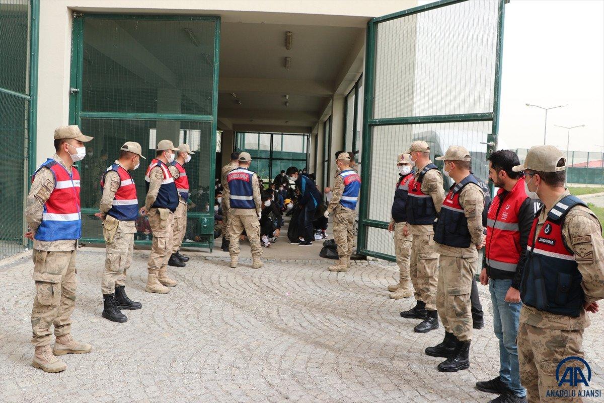 414 kaçak göçmen, Erzurum'dan Afganistan'a gönderildi