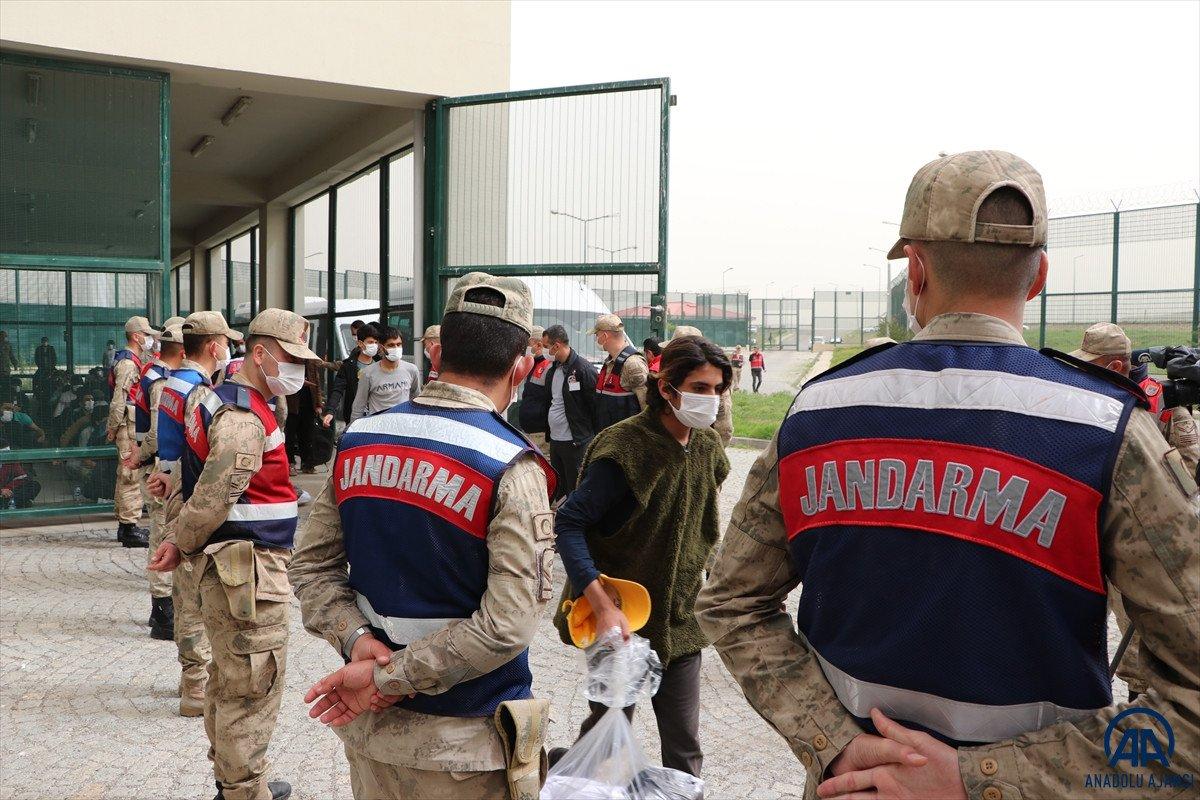 414 kaçak göçmen, Erzurum'dan Afganistan'a gönderildi